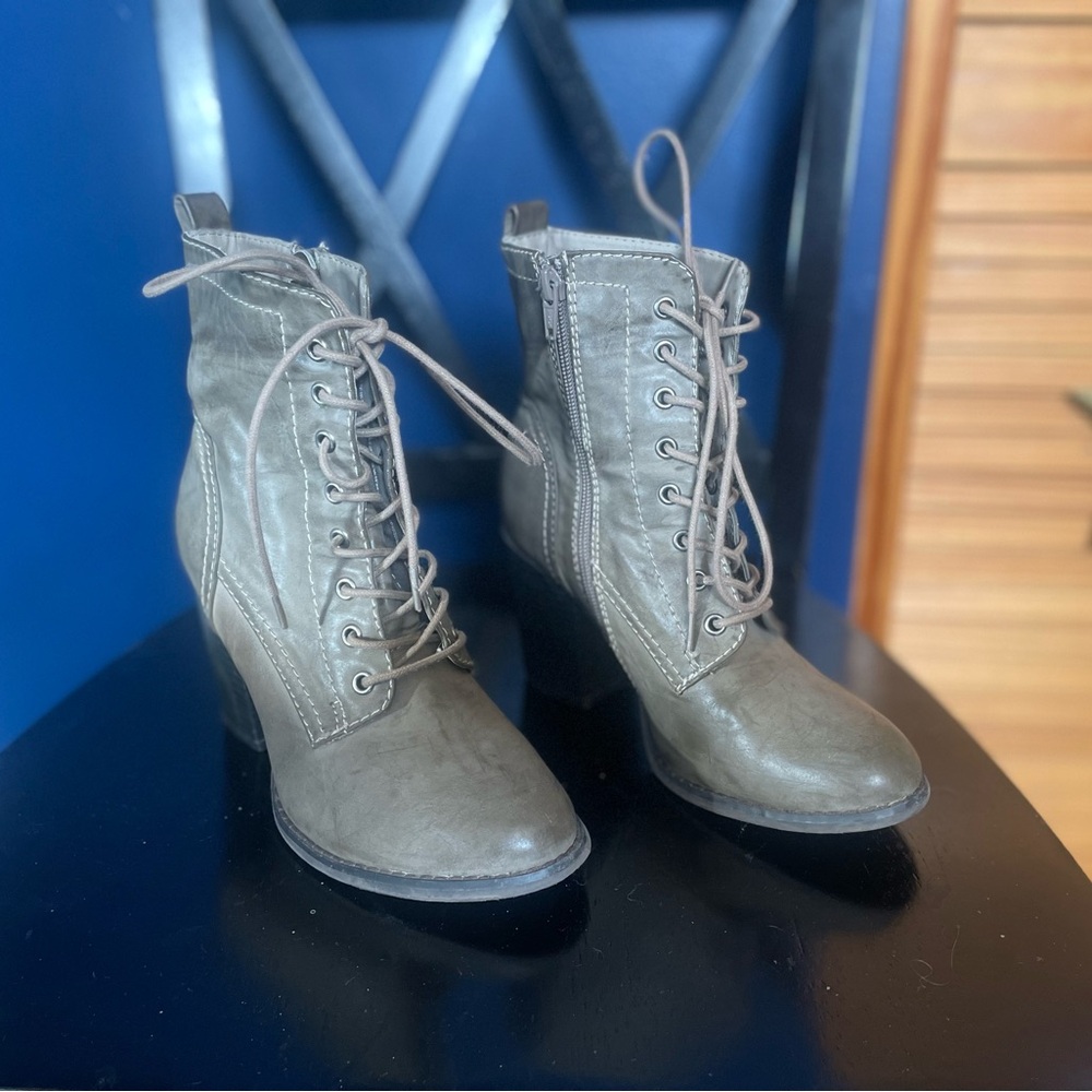 Express Green Ankle Boots with Lace-Up Design